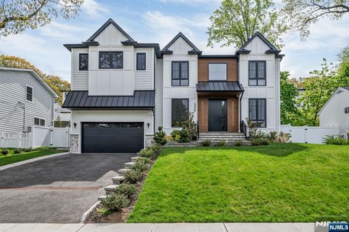 336 Lockwood Dr, Paramus, NJ, 07652-3413 | Card Image