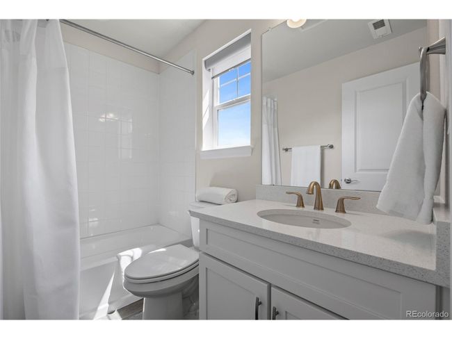 7166 S Vandriver Way, House other with 6 bedrooms, 5 bathrooms and null parking in Aurora CO | Image 32