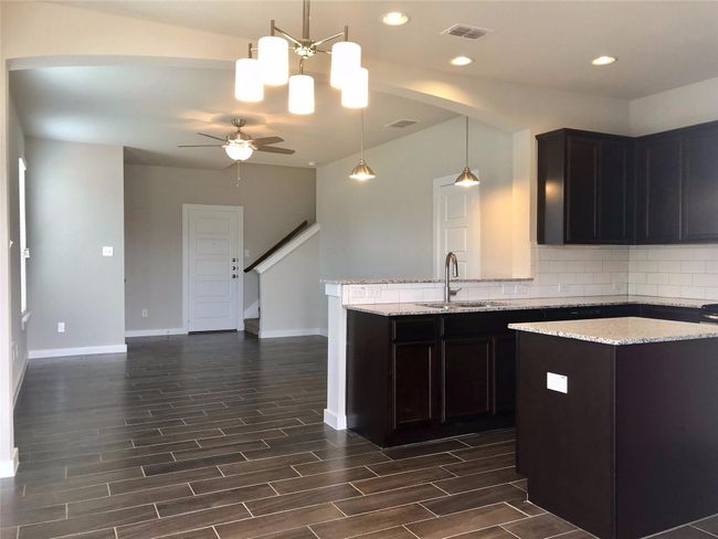 2 - 1003 W Sierra Vista Ct, Home with 6 bedrooms, 6 bathrooms and 2 parking in Midlothian TX | Image 4