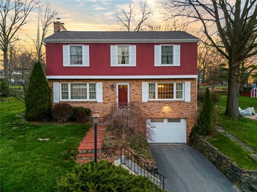 113 Wiltshire Dr, Upper St. Clair, PA, 15241-2329 | Card Image