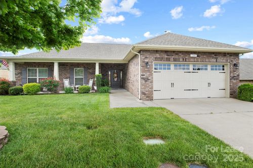 7266 Kenyon Dr, Denver, NC, 28037-1400 | Card Image