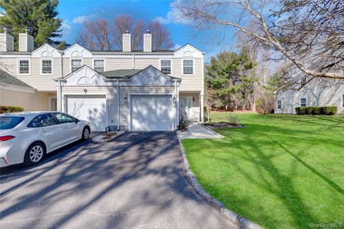 39 Quail Ct, Manorville, NY, 11949-2602 | Card Image