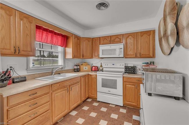 Kitchen | Image 10