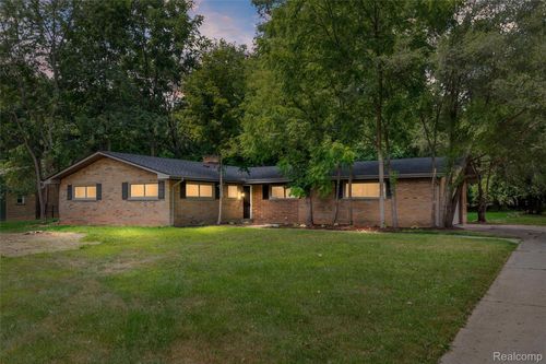 26261 La Muera St, Farmington Hills, MI, 48334-4723 | Card Image