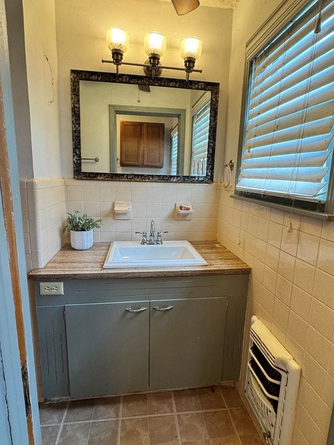 2203 40 Th St, House other with 3 bedrooms, 1 bathrooms and 2 parking in Snyder TX | Image 14