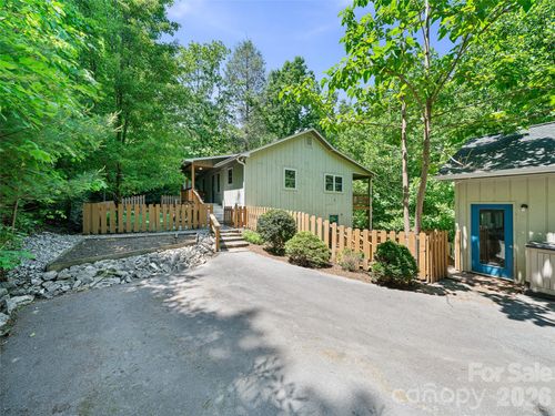 142 Wildflower Rd, Spruce Pine, NC, 28777-8847 | Card Image