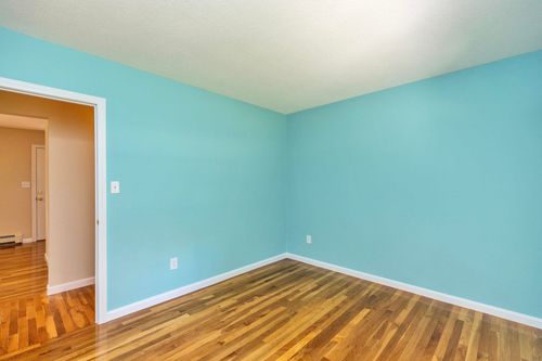 20 Forest Dr, Bedford, NH, 03110-6212 | Card Image