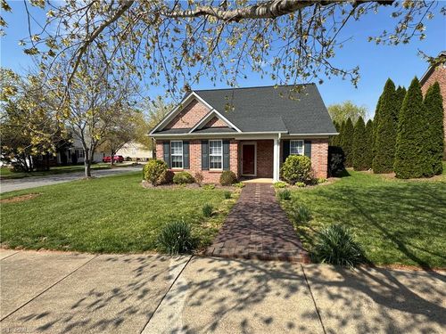 5804 Brakenwood Ln, Pfafftown, NC, 27040-9039 | Card Image