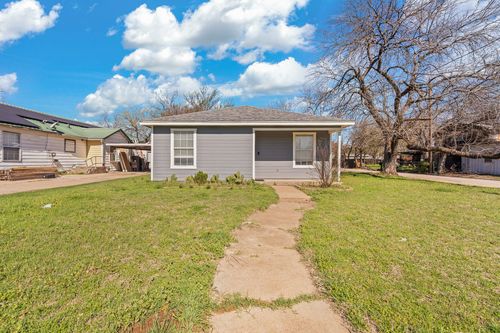700 Poindexter Ave, Cleburne, TX, 76033-4304 | Card Image