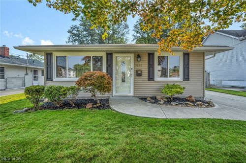 5601 Park St, Mentor On The Lake, OH, 44060-2533 | Card Image