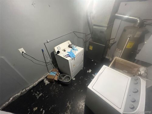 2206 Ellsworth St, Westland, MI, 48186-4682 | Card Image