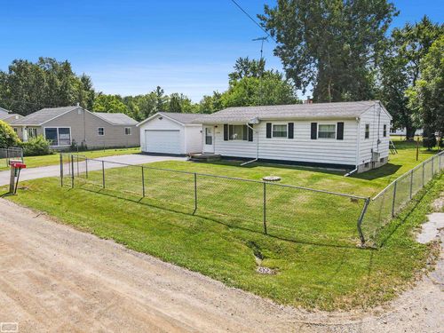 1298 Garfield Ave, Mount Morris, MI, 48458-1752 | Card Image