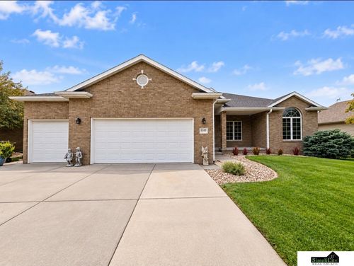 8049 Hunters Ridge Road, Lincoln, NE, 68516 | Card Image