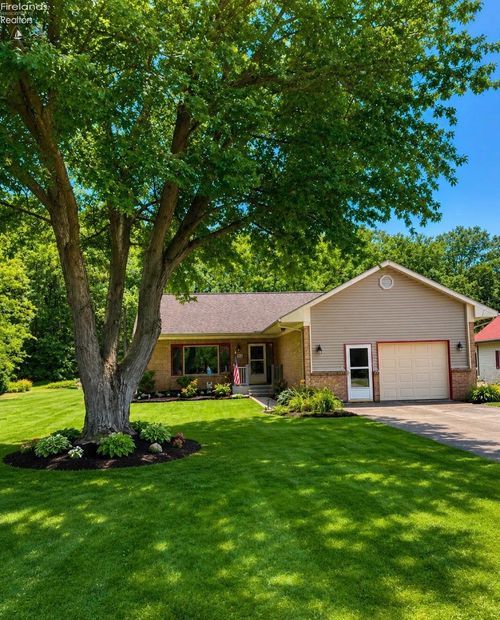4656 E Karlite Dr, Port Clinton, OH, 43452-9714 | Card Image
