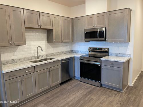 104-2950 W Presidio Dr, Flagstaff, AZ, 86001-9170 | Card Image