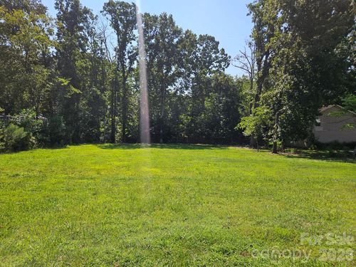 216 Matthews Township Pkwy, Matthews, NC, 28105-1549 | Card Image