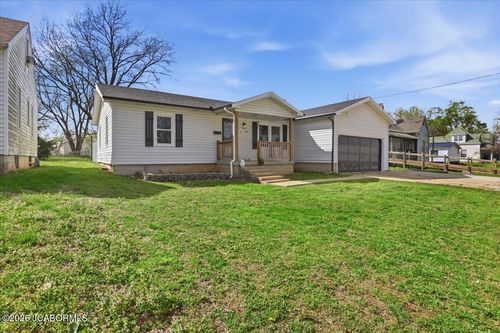 305 N Van Buren St, Versailles, MO, 65084-1137 | Card Image