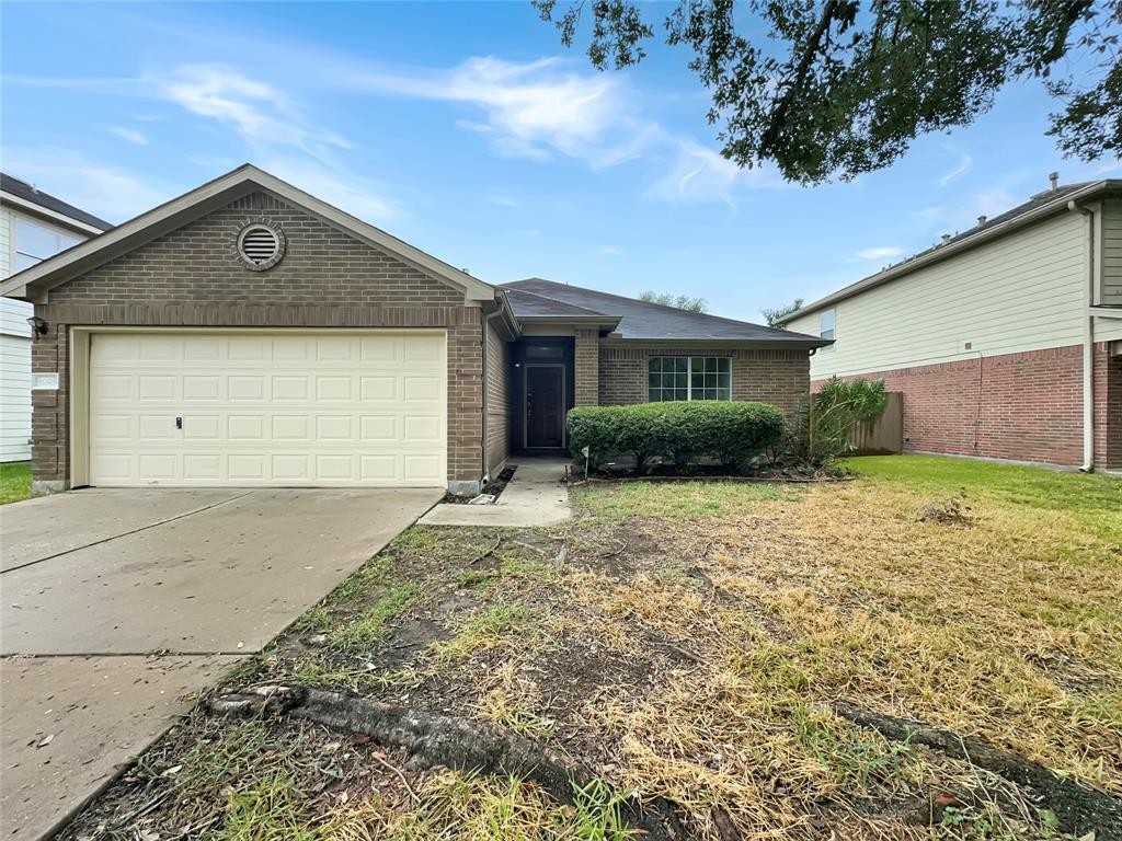 Fallen Oak Ln, Texas City, TX 77591