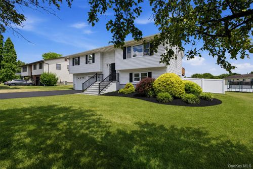 41 Guernsey Dr, New Windsor, NY, 12553-8049 | Card Image