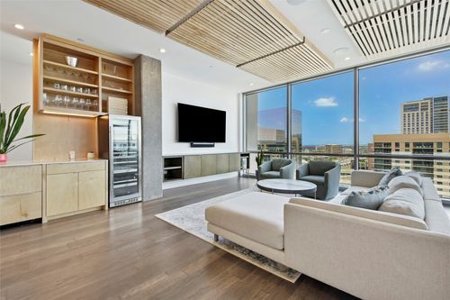 apt-2107-2200 Victory Ave, Dallas, TX, 75219-7682 | Card Image