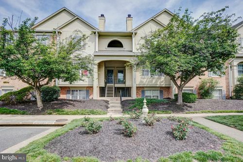 8064 Stonewall Brigade Ct, MANASSAS, VA, 20109-2757 | Card Image