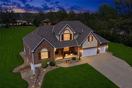 716 Sw 163rd St, Lee's Summit, MO, 64082-4575 | Card Image