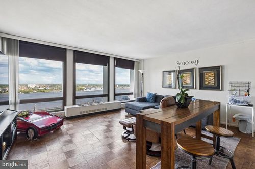 23cs-220 Locust St, PHILADELPHIA, PA, 19106-3935 | Card Image