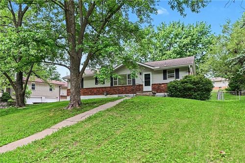 7420 Main St, Gladstone, MO, 64118-1656 | Card Image