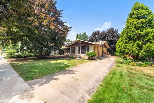 lower-214 Forest Hill Dr, Kitchener, ON, N2M4G3 | Card Image