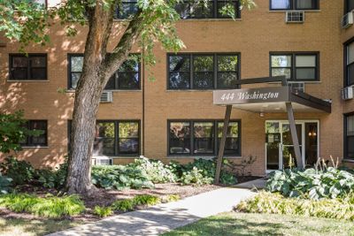 304 - 444 Washington Boulevard, Condo with 2 bedrooms, 2 bathrooms and 1 parking in Oak Park IL | Image 1