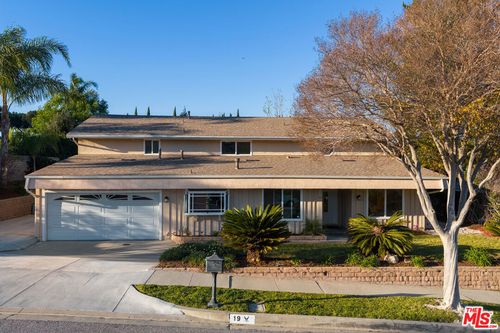 19 La Paz Ct, Simi Valley, CA, 93065-4023 | Card Image