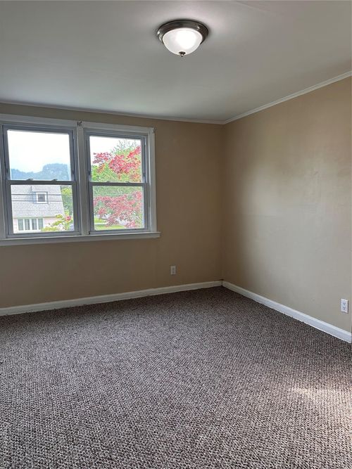 1239 4th St, West Babylon, NY, 11704-4749 | Card Image