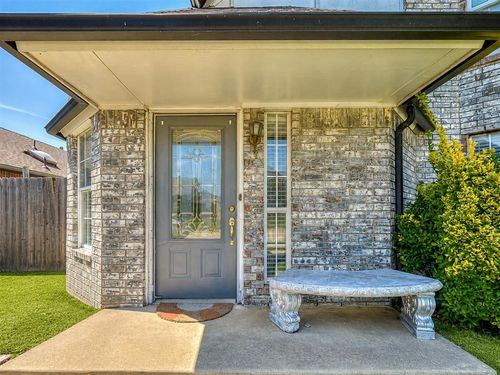 2101 Westmore Dr, Moore, OK, 73170-7453 | Card Image
