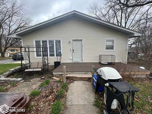 325 W Hutchings St, Winterset, IA, 50273-2116 | Card Image