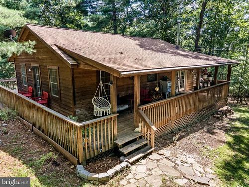 142 Cressen Dr, GERRARDSTOWN, WV, 25420-3604 | Card Image