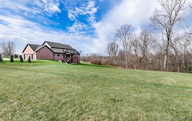 5560 Old Vincennes Rd, Home with 4 bedrooms, 4 bathrooms and null parking in Floyds Knobs IN | Image 7