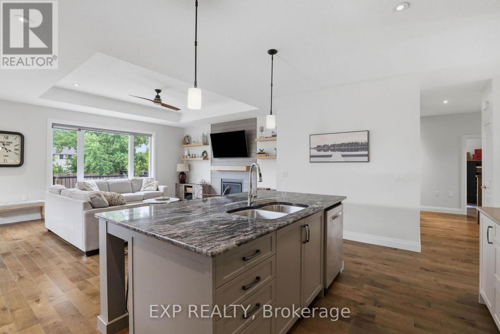 Residential in Strathroy-Caradoc (Mount Brydges) 4