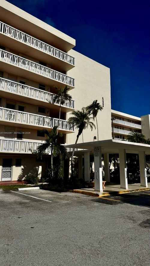 apt-k610-2903 Point East Dr, Aventura, FL, 33160-2604 | Card Image