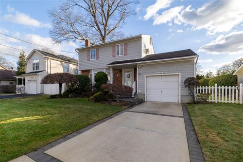 78 Chicago Avenue, Oyster Bay, NY, 11758 | Card Image