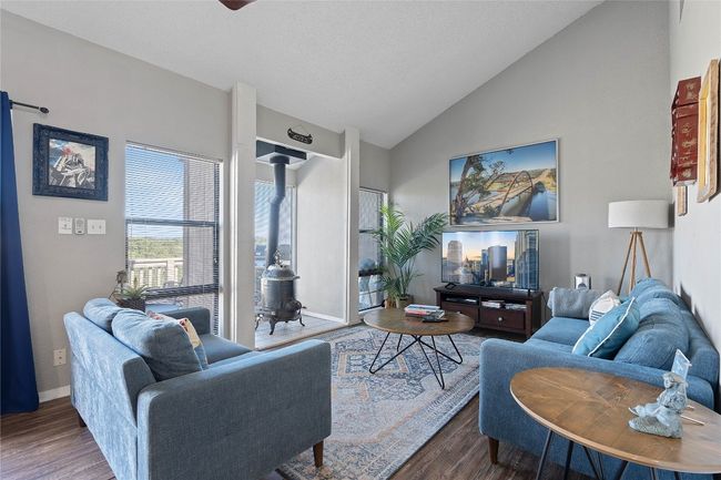 111 Comanche Pt, Townhouse with 3 bedrooms, 2 bathrooms and 2 parking in Point Venture TX | Image 4