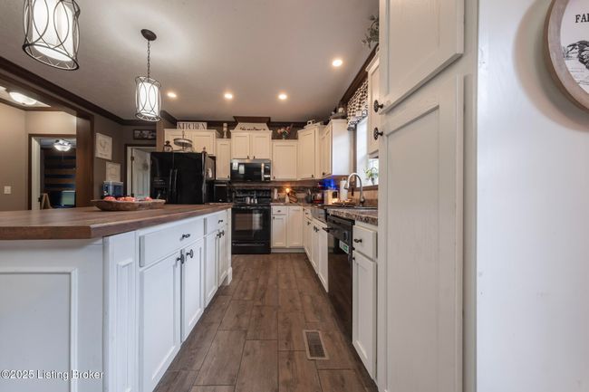 110 Barr Simmons Ln, House other with 3 bedrooms, 2 bathrooms and null parking in Mc Daniels KY | Image 25