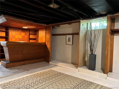9199 Merriman, Livonia, MI, 48083 | Card Image