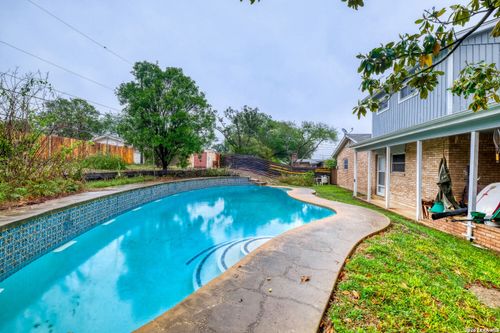 129 Meadow Way, Universal City, TX, 78148-4025 | Card Image