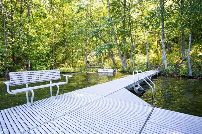 Dock and swim platform included in sale | Image 9