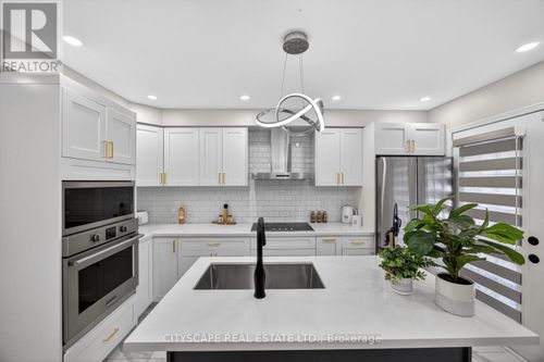 67-601 Shoreline Dr, Mississauga, ON, L5B4K7 | Card Image