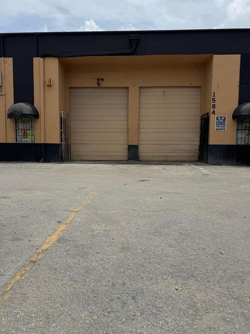 1570-1570 W 39 Place, Hialeah, FL, 33012 | Card Image