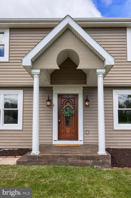 7547 Lakeside Ave, HARRISBURG, PA, 17112-4211 | Card Image