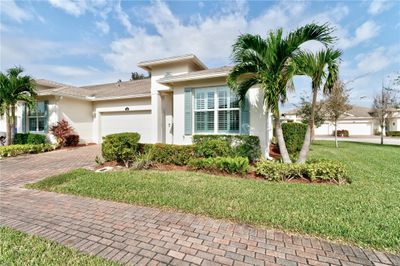 7462 Oak Crest Lane, House attached with 3 bedrooms, 2 bathrooms and null parking in Vero Beach FL | Image 1