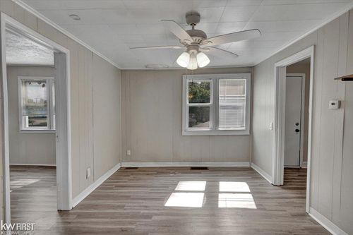 1490 Wells St, Burton, MI, 48529-1280 | Card Image