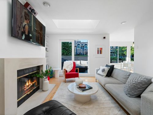 2343 W 7th Ave, Vancouver, BC, V6K1Y4 | Card Image